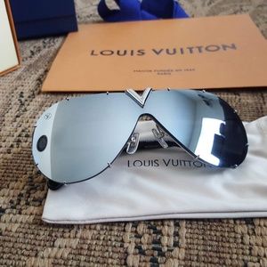 LOUIS VUITTON DRIVE SUNGLASSES SILVER